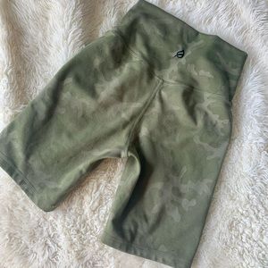Beautiful P’tula olive camo biker shorts
